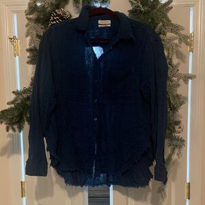 Women’s Navy Blue Shirt distressed, URBAN OUTFITTERS (MEDIUM)